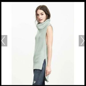 Banana Republic sleeveless turtleneck- aqua blue